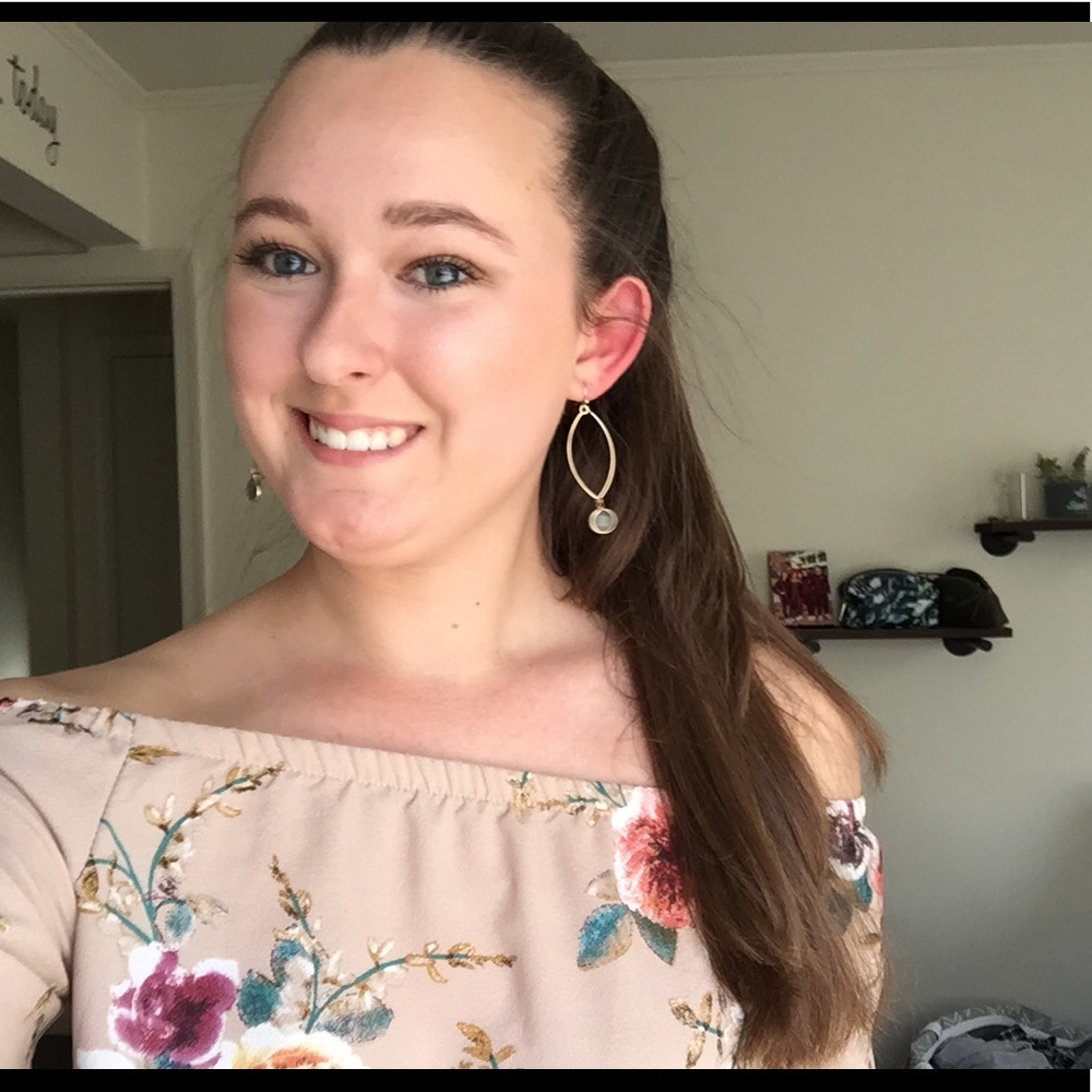 Meet your Posher, Alyssa